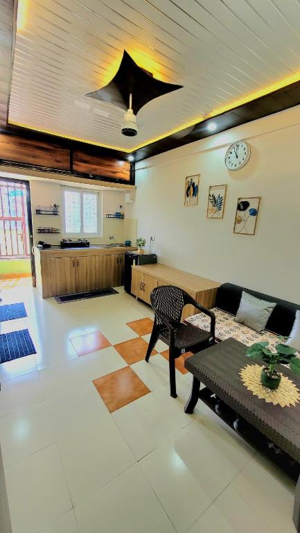 HAPPY HOME Couple Friendly 1BHK - Bed and Breakfast Manāli