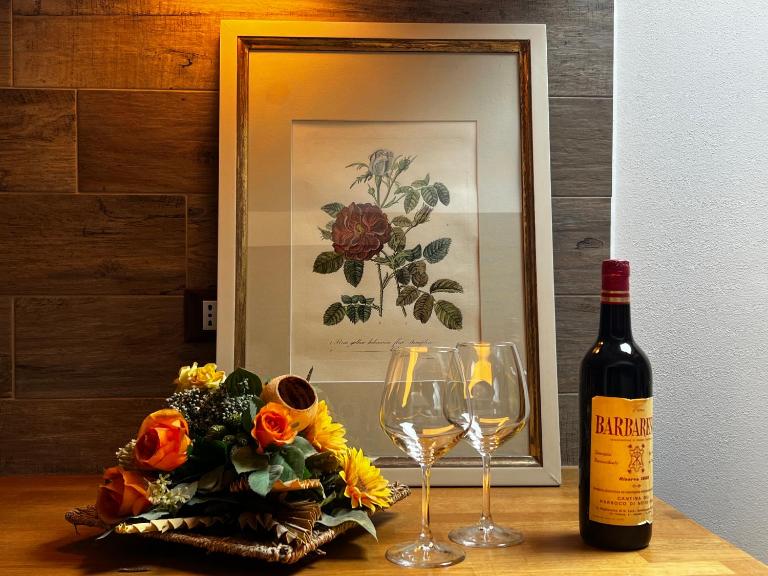 Villa Lilli Beta Bella - Appartamento Rosso Whispering Vines - B&B Neive