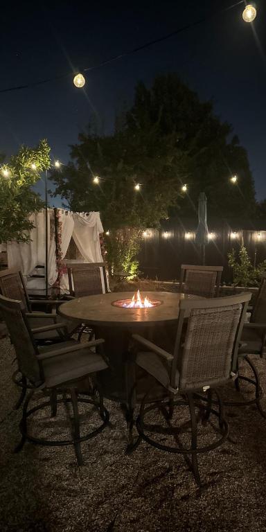 Cozy Modern Suite Outdoor Lounge Access - B&B Manteca