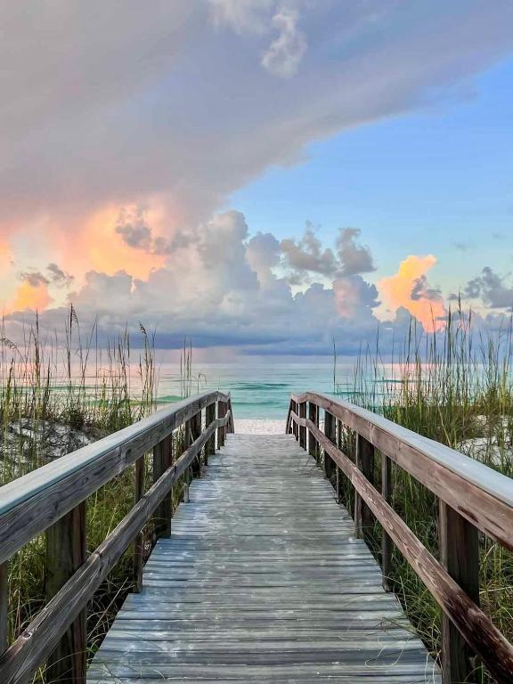 SeaMist Cottage 2miles to Beach - B&B Navarre