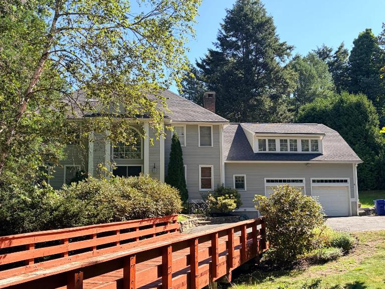 Garden level 2BR apartment with outdoor space - Bed and Breakfast Newton