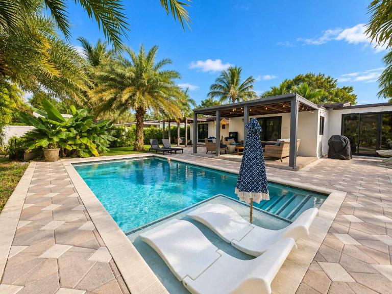 Walk 2 Wilton! Heatd Pool & 10 min to Bch Las Olas - B&B Fort Lauderdale