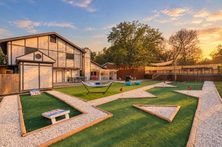 Pool, Game Room & Mini Golf near Six Flags - B&B San Antonio
