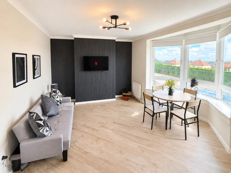 Stylish 2BDR in Glasgow - Sleeps 5 - Free Parking - B&B Glasgow