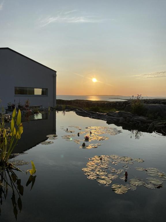 Áit, panoramic storm watching in bespoke luxury - Ferienwohnung Doolin
