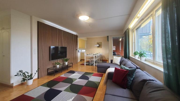 Aura Apartment with River View, Sauna & 3 Bedrooms - B&B Rovaniemi