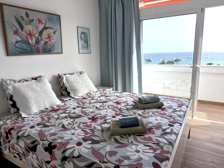 215 Azahara by Tenerife Rental & Sales - Bed and Breakfast Playa de las Américas