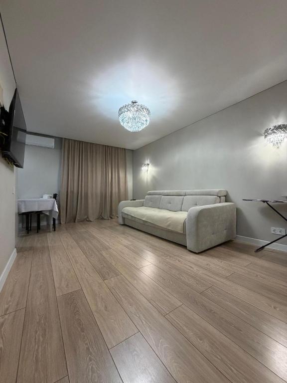 Apartment near the airport on Maylina 28 - Bed and Breakfast Almaty