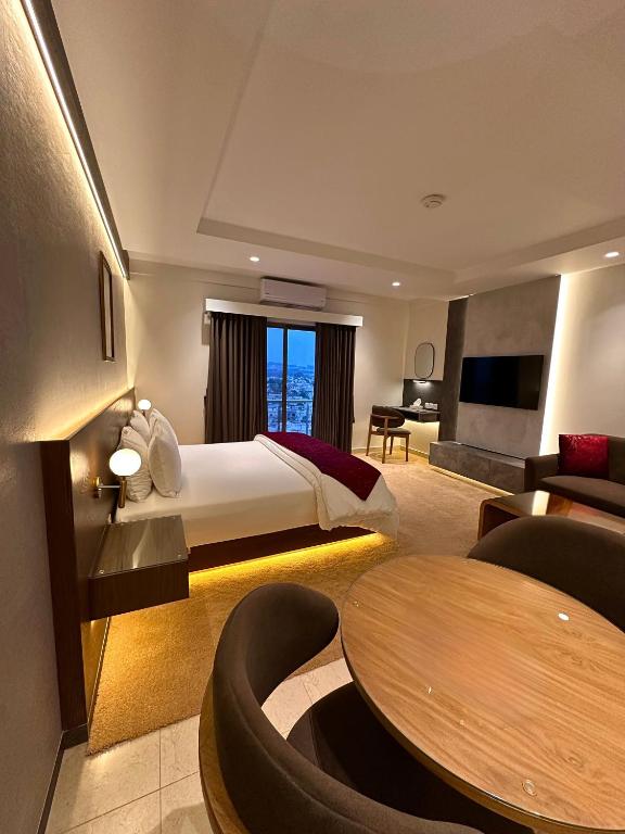 Nomora Hotel-Style Luxury Studio with Panoramic Views - B&B Islamabad