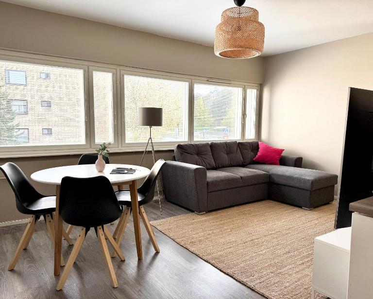 Niivaara Cozy Apartment, Near Hospital, AMK & Central - B&B Joensuu