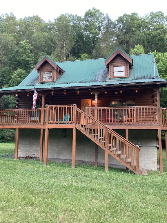 Stone & Legacy - B&B Sevierville