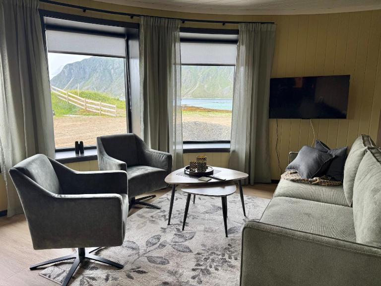 Flakstad beach house Silo B - B&B Vareid