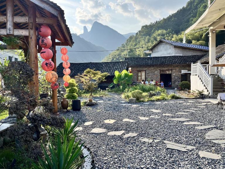 Shankala Mountain Hideaway - Tianmen Mountain & Qixing Via Ferrata - B&B Zhangjiajie