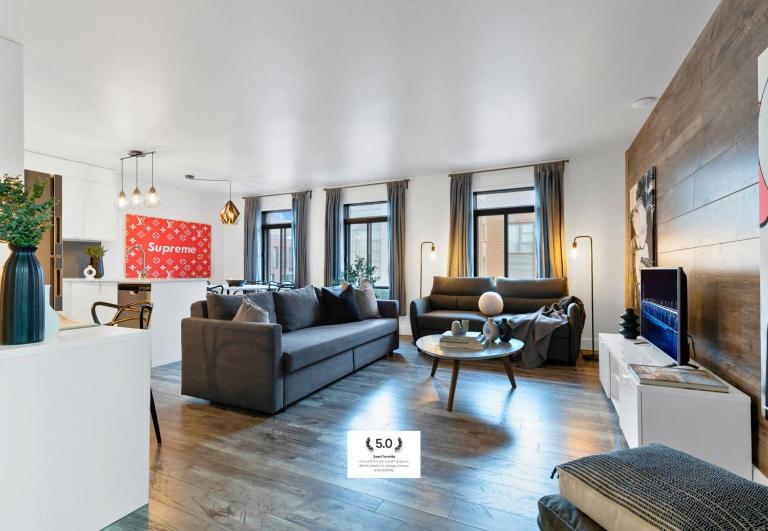 LiV MTL Urban – Spacious 2BR Suites in Plateau Near Downtown Montréal - Chambres d'hôtes Montréal