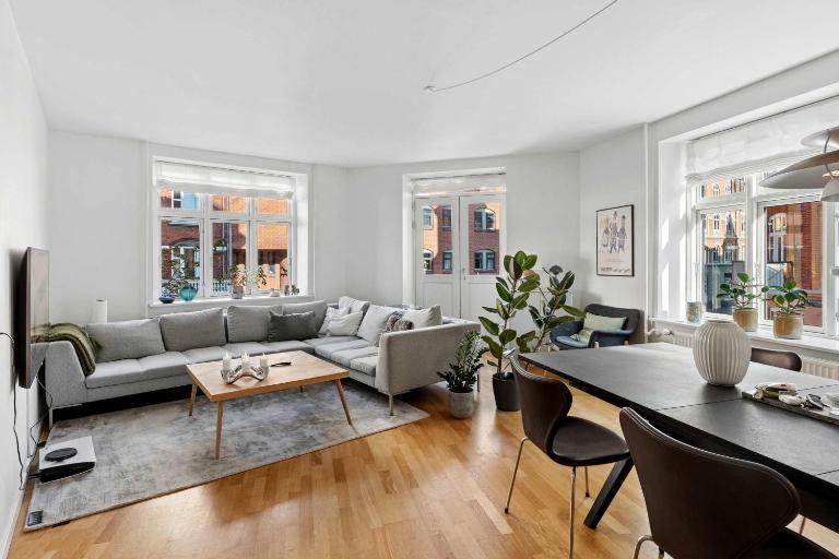 Large apartment in Aalborg with a beautiful garden view - B&B Aalborg