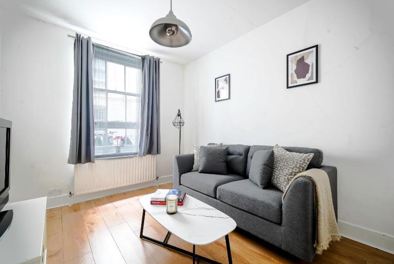 BnBNova - 2BR Near Liverpool St - Sleeps 6 - Central London - B&B Londra