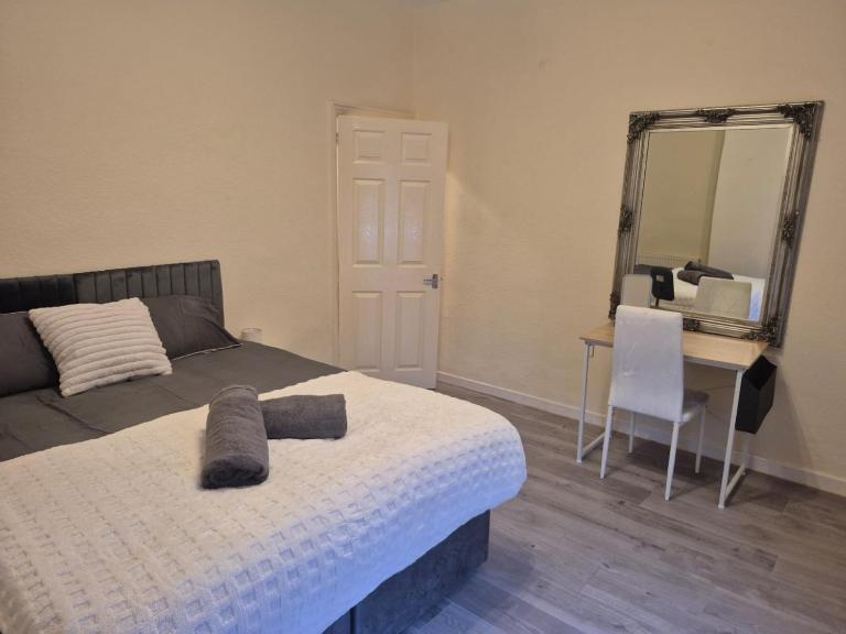 Contractors and professionals - B&B Stalybridge