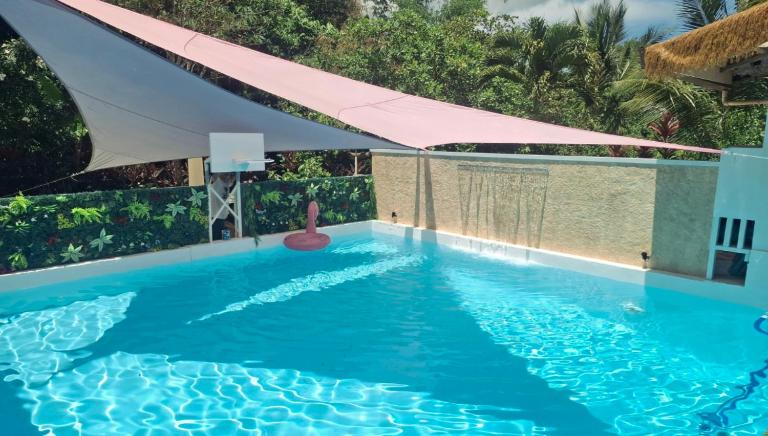 A Touch of Pink - Secret Tropical Retreat with Pool & Mountain Views - Underground River, Fireflies & Waterfalls - B&B Puerto Princesa City