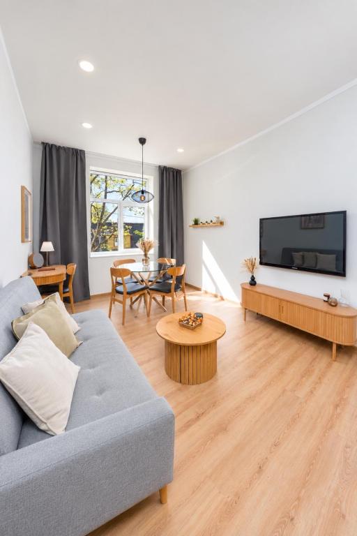 Freshly renovated apartment 24H check in available Free parking and parking for campervan available - Bed and Breakfast Pärnu