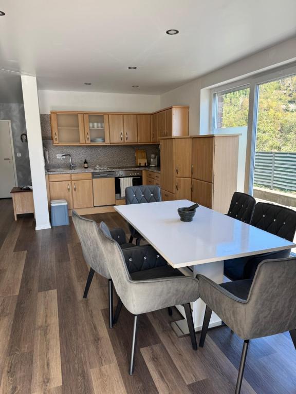 Modernes Wohnen EG mit Terasse Grill - Bed and Breakfast Bad Berleburg