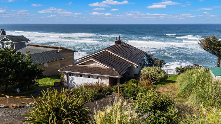 Sundown Cliffs- Premium Coastal Getaway - Bed and Breakfast Cloverdale