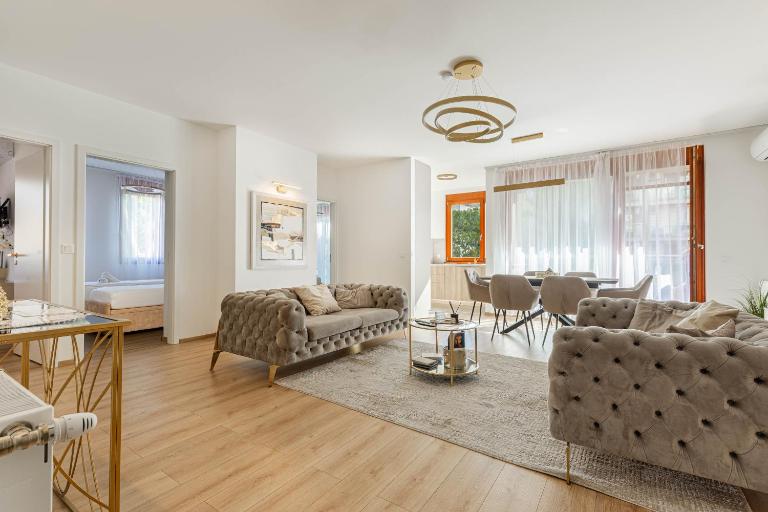 Dioro Luxury Residence - Free garage parking - 3 separate bdr - 2bathr - AC - Self check-in - Ferienwohnung Budapest