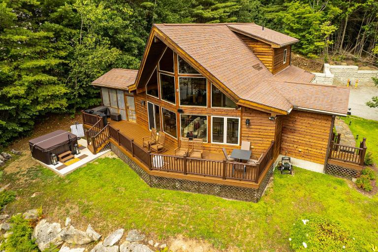 Hot Tub, Lake Views! All-Season Hinsdale Haven - B&B Hinsdale