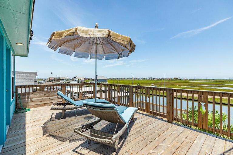Right on the Canal Great for Fishing - B&B Surfside Beach