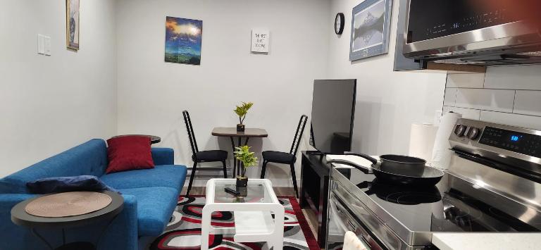 1 bedroom furnished licensed basement, Home away from home - B&B Regina