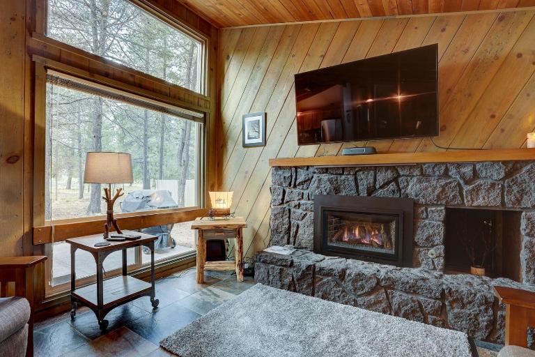 Sunriver Escape Sleeps 8 Pet Friendly SHARC Hot Tub - Bed and Breakfast Bend