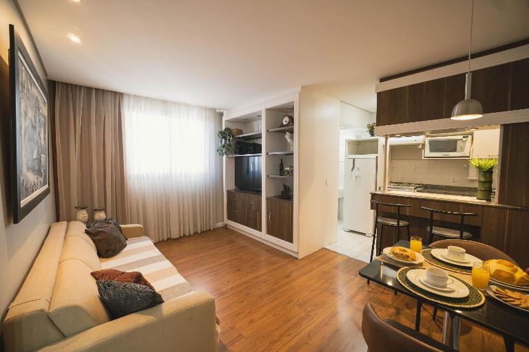 Pet Friendly a 900m do Barigui | Piscina + Vaga - B&B Curitiba