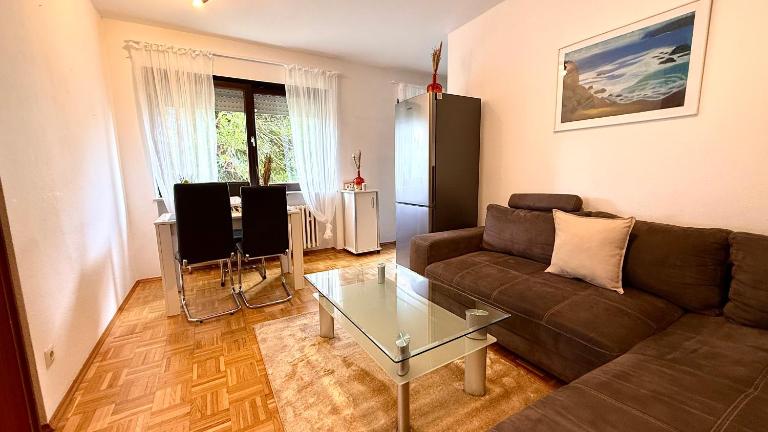 Geräumige Wohnung im Erdgeschoss mit guter Anbindung - B&B Magonza