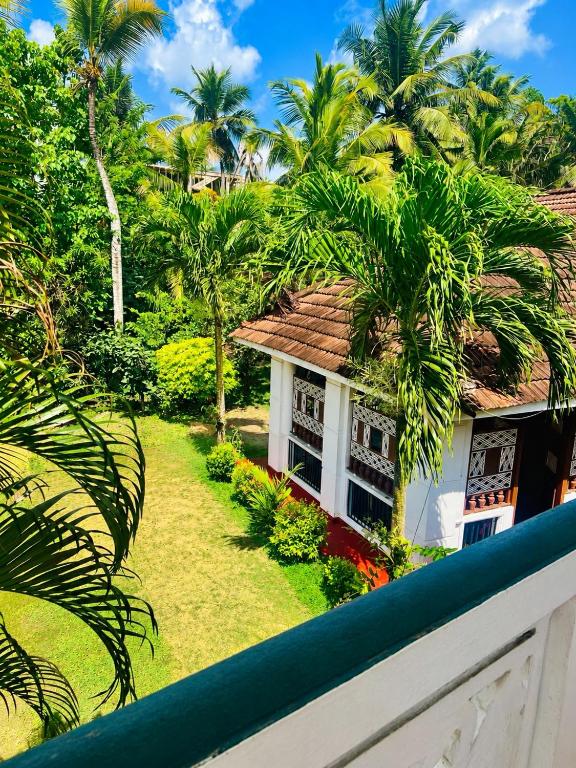 Crystal Villa - B&B Batigama