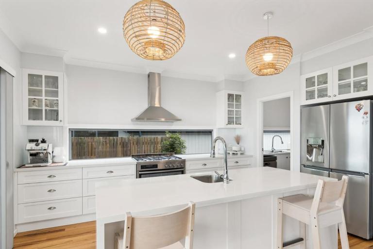Coastal Residence - Sea Views, Slow Days, Thirroul Style - Bed and Breakfast Wollongong