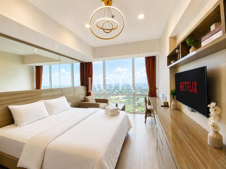 HANDA Golf View from the Highest Floor at U-Residence tower 2, Lippo Karawaci - Bed and Breakfast Kelapadua