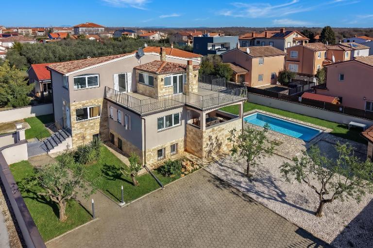 Oasis Jadreski Pool Residence - Bed and Breakfast Pula