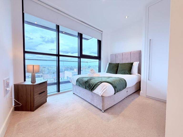 Walk to Wembley-Garage parking- pet friendly -3 min walk to underground - B&B Londres