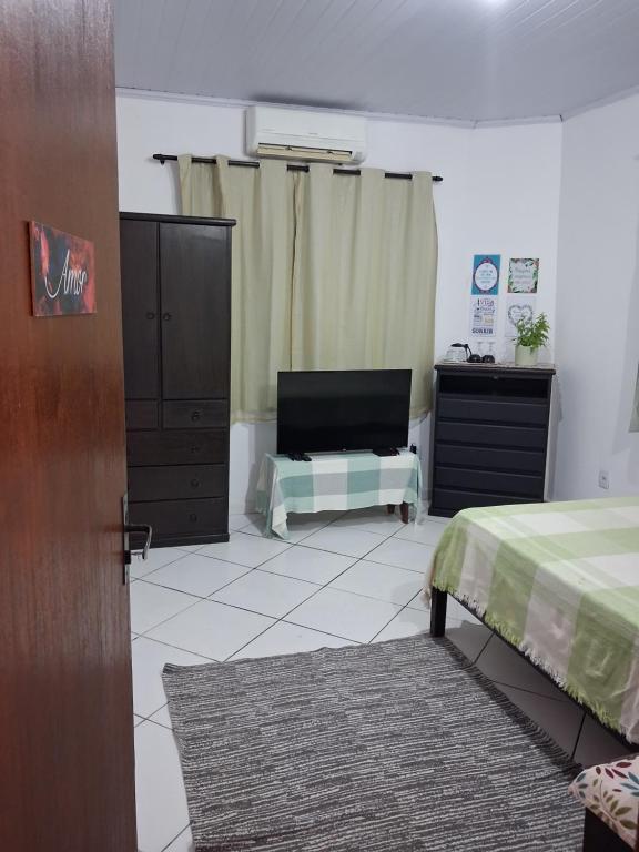 Simples & Funcional - perto Praia e Faculdade - Bed and Breakfast Macaé