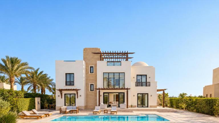 Ollystays Luxury 4BR, Heated Pool Villa, Ancient Sands! Kite Surfing Haven - Bed and Breakfast Hurghada