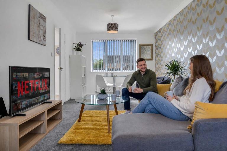 Modern 3BR Home in 9 Anson Rd Near Sandwell Hospital with Garden and Free Parking - B&B West Bromwich