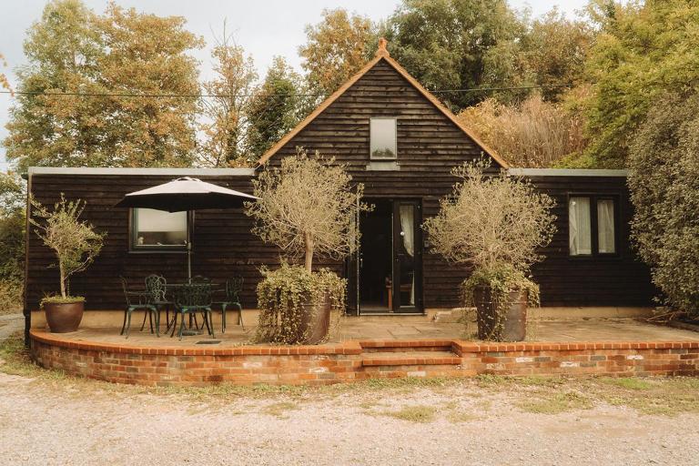 One bedroom converted barn - entire property - B&B Burwash