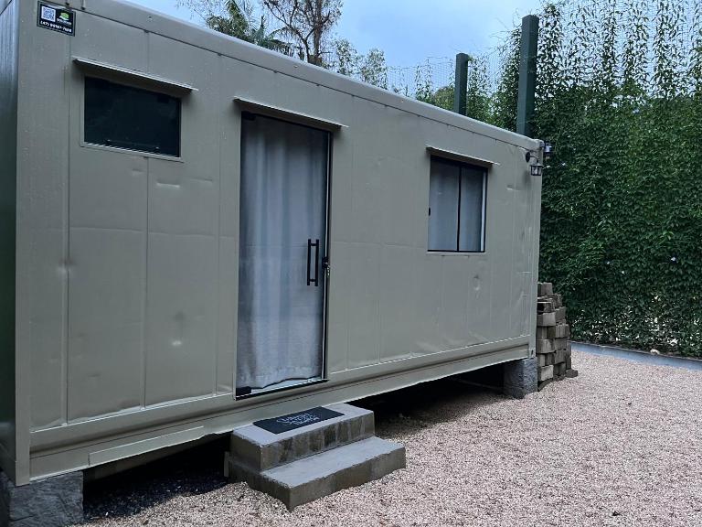 Flat Container com cama de casal e colchão solteiro no chão para até 3 pessoas à 3 km centro Brusque e 2 km hospital Azambuja - Bed and Breakfast Brusque
