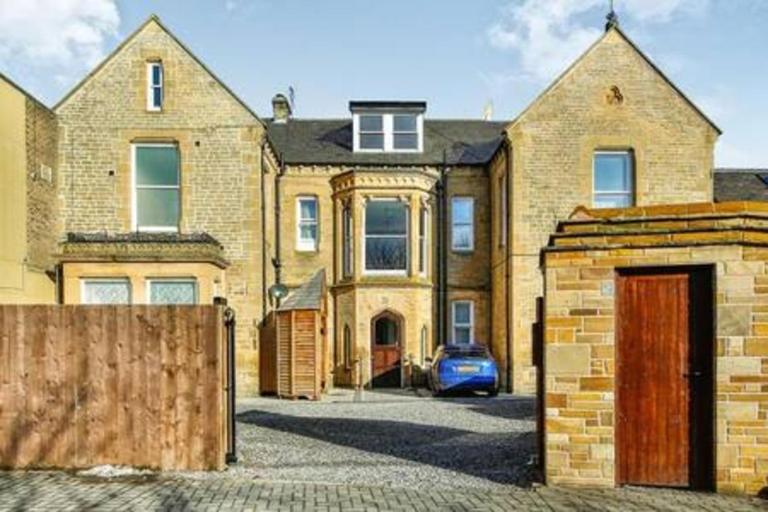 Toast Stays - The Crown Gables - B&B Bishop Auckland
