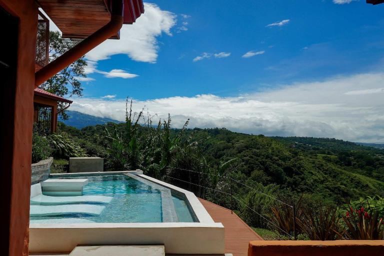Stunning Views from Coffee Country Villa - 25 min to SJO - B&B Pilas