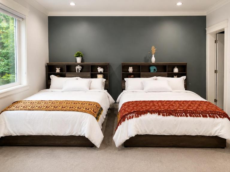 Bright Luxury 2 Queen beds for 4 guests with Ensuite bath & Cozy Guest Rooms for 2 guests - B&B Surrey