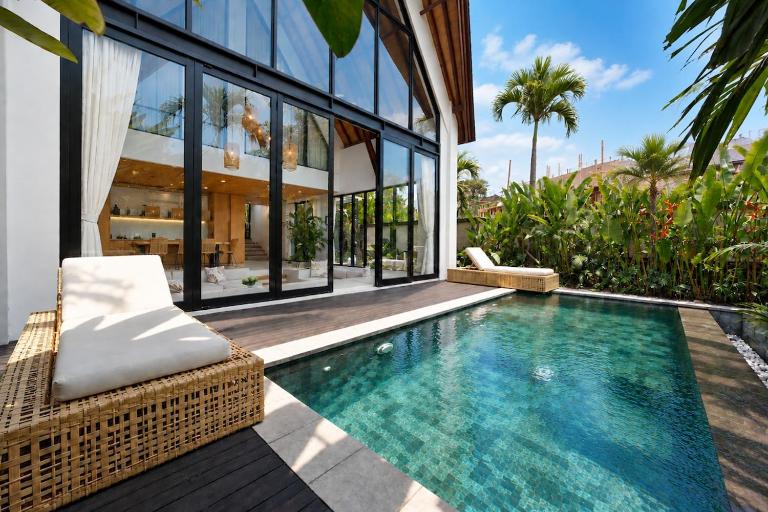 New! Designer Arch Villa with pool near Seminyak - B&B Kerobokan