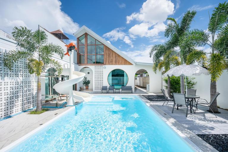 Lalin Pool Villa - 5 mins to Central Festival - Private 4BR Pool Villa for 10 - B&B Chiang Mai