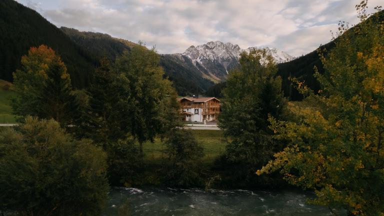 FRÄULEIN NANNERL - Boutique Apart mit Saunahaus - Bed and Breakfast Gerlos