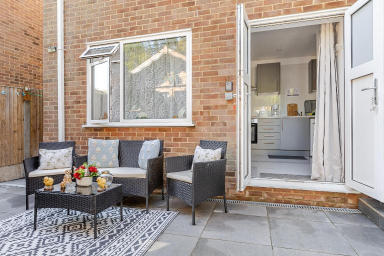 CENTRAL & PARKING Cosy Studio Walk Everywhere - B&B Canterbury