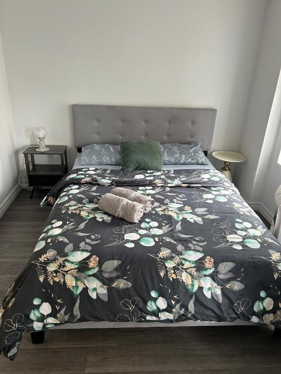 Modern 1BR Montreal Apt - Nearby Place des Arts - Ferienwohnung Montreal